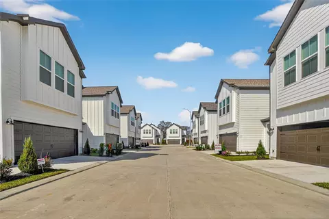 5004 Yesenia Palm St, Houston, TX 77021