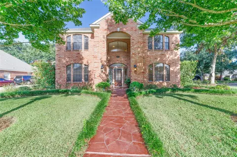2006 Woodland Dr, Richmond, TX 77406