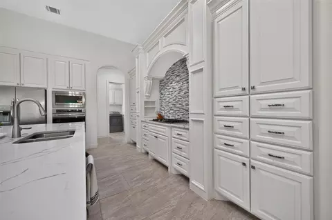 Kitchen - 27615 Concho Dr, Splendora, TX 77372 photo 5 of 6