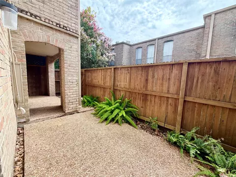4639 Wild Indigo St #463, Houston, TX 77027
