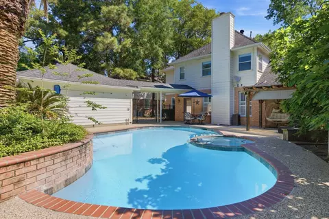 26 E Sterling Pond Cir, The Woodlands, TX 77382