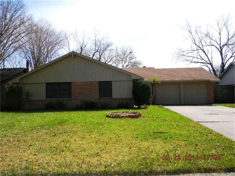 519 Cole St, Webster, TX 77598 photo 1