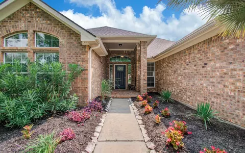 19618 Nara Vista Dr, Tomball, TX 77377