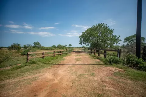 610 County Road 303, Port Lavaca, TX 77979