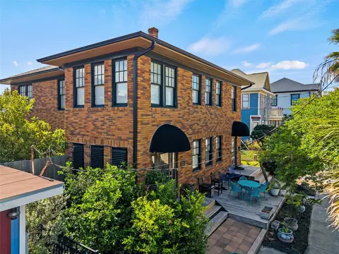 1821 25th St, Galveston, TX 77550