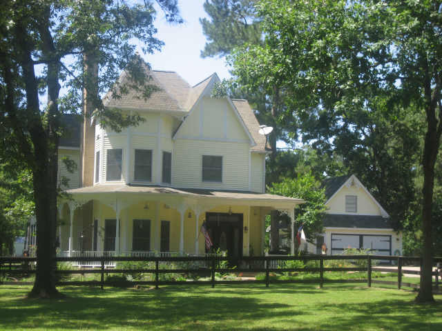 402 Coe Rd, Pinehurst, TX 77362 photo 1