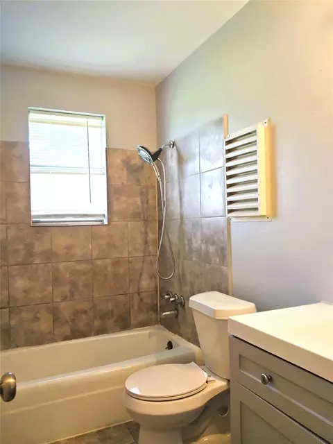 107 Cypress St, Trinity, TX 75862 photo 3