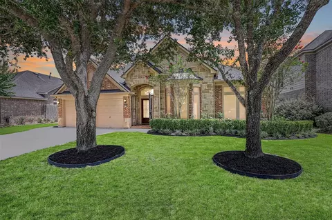 2427 Pioneer Oaks Dr, Fresno, TX 77545