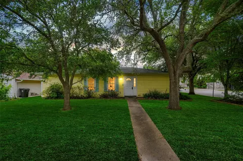 127 Marlin Ave, Galveston, TX 77550