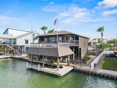 523 Paradise Dr, Galveston, TX 77554