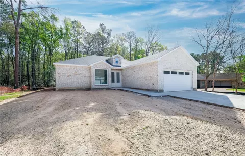 1049 Broadmoor Dr, Huntsville, TX 77340