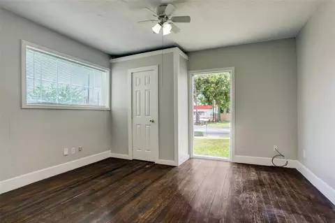 523 E Mulberry St, Angleton, TX 77515 photo 8