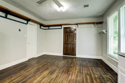 523 E Mulberry St, Angleton, TX 77515 photo 6