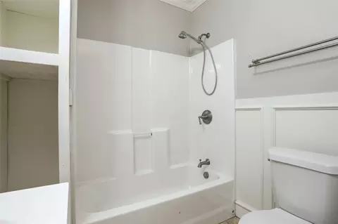 523 E Mulberry St, Angleton, TX 77515 photo 9