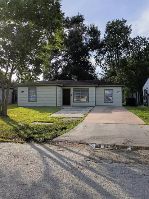 7318 Forrestal St, Houston, TX 77033