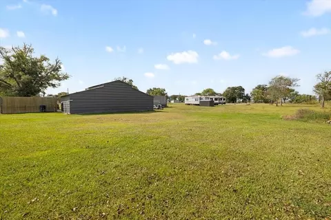 202 Spence St, Anahuac, TX 77514