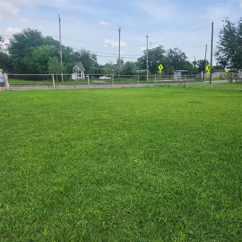 3227 Airline Dr, Houston, TX 77022