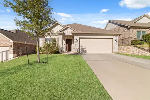 919 Golden Willow Ln, Conroe, TX 77304