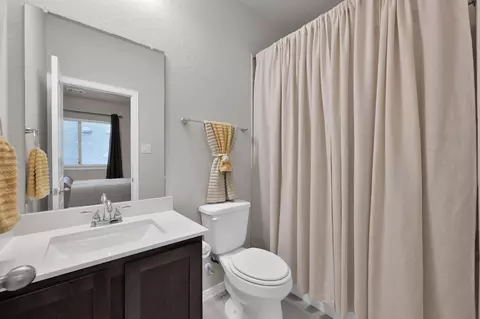 Bath - 17413 Turtleweed Ln, Conroe, TX 77385 photo 3 of 4