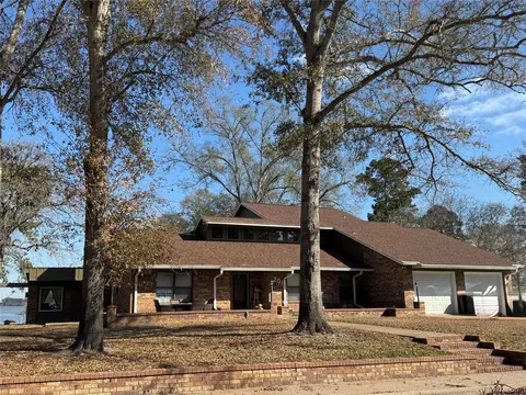 201 Westwood Dr E, Trinity, TX 75862
