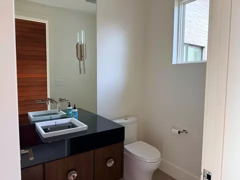 Bath - 501 Delayne Dr, Austin, TX 78737 photo 3 of 7
