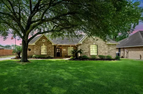 302 River Oaks Dr, Baytown, TX 77523