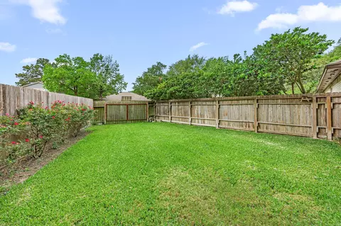 Exterior - 21302 Bridgepoint Ln, Spring, TX 77388 photo 10 of 10
