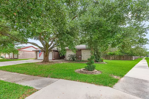 Exterior - 21302 Bridgepoint Ln, Spring, TX 77388 photo 3 of 10