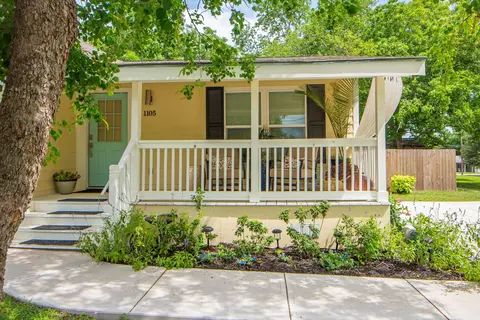 1105 E Alamo, Brenham, TX 77833