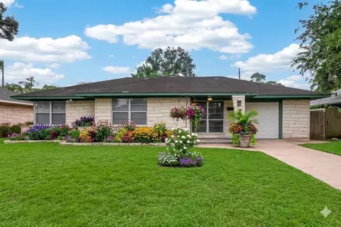 1207 Stonecrest Dr, Houston, TX 77018
