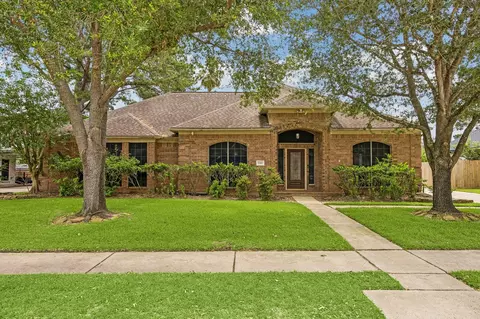 2317 Champion Dr, Pearland, TX 77581