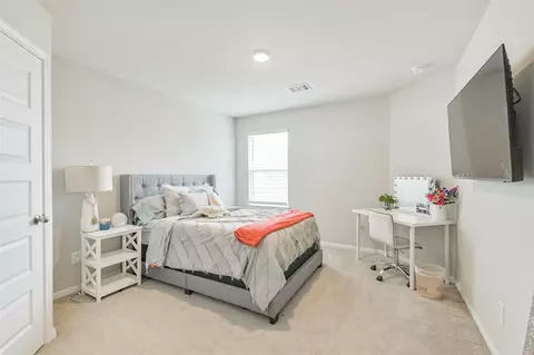 Bedroom - 2424 Shellcracker Dr, Conroe, TX 77384 photo 9 of 12