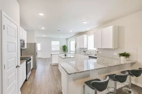 Kitchen - 2424 Shellcracker Dr, Conroe, TX 77384 photo 2 of 8