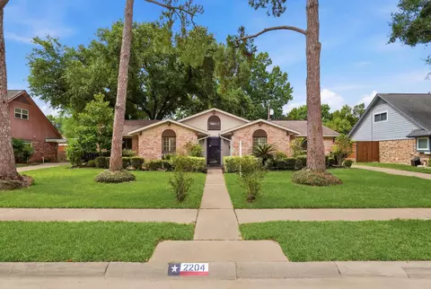 2204 S Memorial Ct, Pasadena, TX 77502
