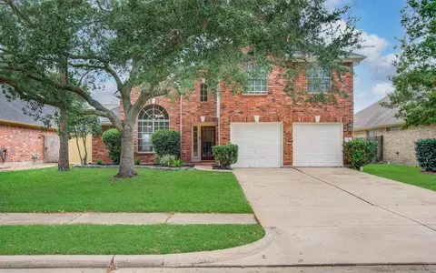 6801 Paigetree Ln, Pearland, TX 77584