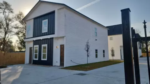 5130 Clover St #A/B, Houston, TX 77033