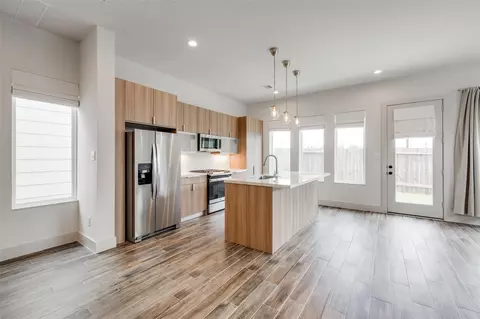 4402 Santorini Ln, Houston, TX 77045
