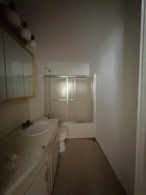 Bath - 704 Elder St, Colmesneil, TX 75938 photo 3 of 3