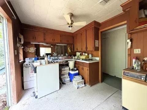 Kitchen - 704 Elder St, Colmesneil, TX 75938 photo 2 of 2