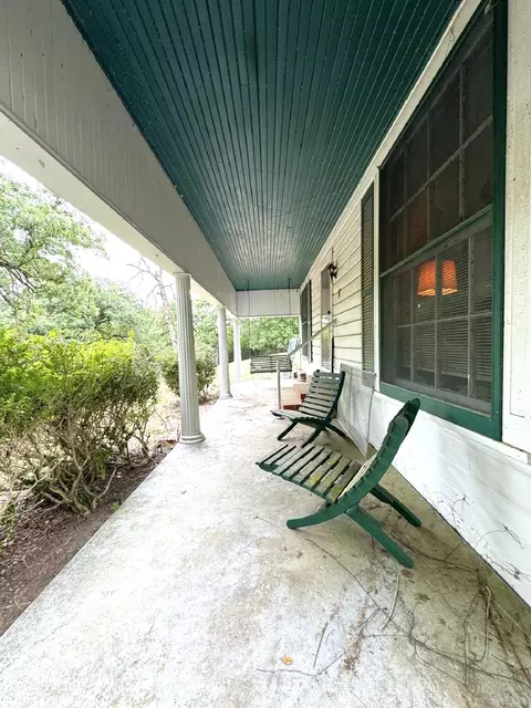 Exterior - 704 Elder St, Colmesneil, TX 75938 photo 5 of 20