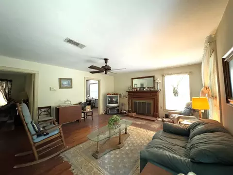 Living - 704 Elder St, Colmesneil, TX 75938 photo 1 of 2
