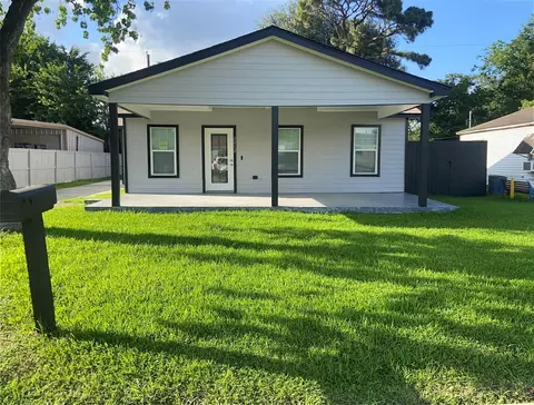 2012 10th St, Galena Park, TX 77547