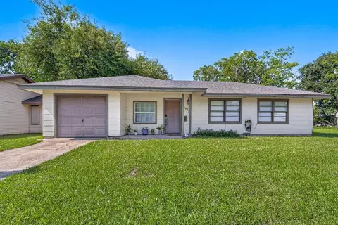 2926 Vance Ave, Texas City, TX 77590