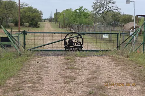 1028 Gun Rose Ln, Columbus, TX 78934