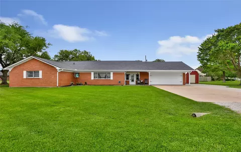 106 Lynn Street St, Anahuac, TX 77514