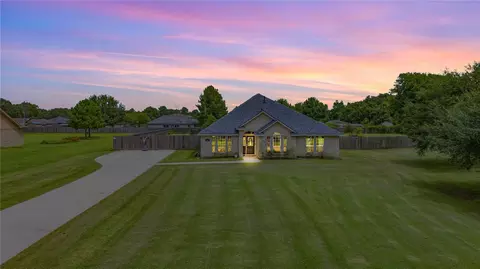 1001 Oak St, Anahuac, TX 77514