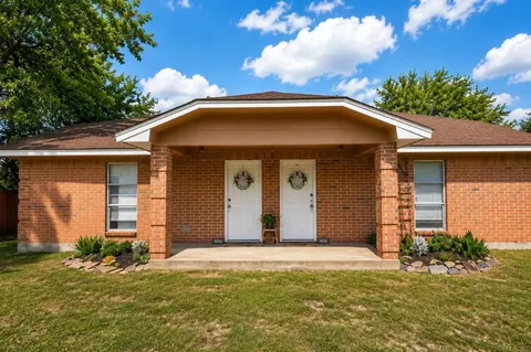 406 W Oak St, Highlands, TX 77562