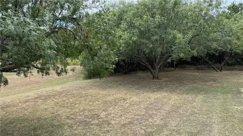 Exterior - 112 E Toledo St, Seadrift, TX 77983 photo 3 of 4
