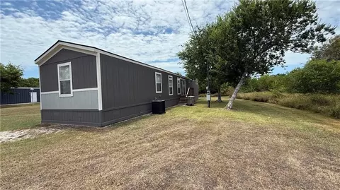 Exterior - 112 E Toledo St, Seadrift, TX 77983 photo 1 of 4