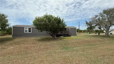 Exterior - 112 E Toledo St, Seadrift, TX 77983 photo 2 of 4